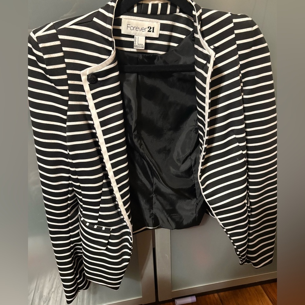 Forever 21 Black and White Striped Blazer size small (S)